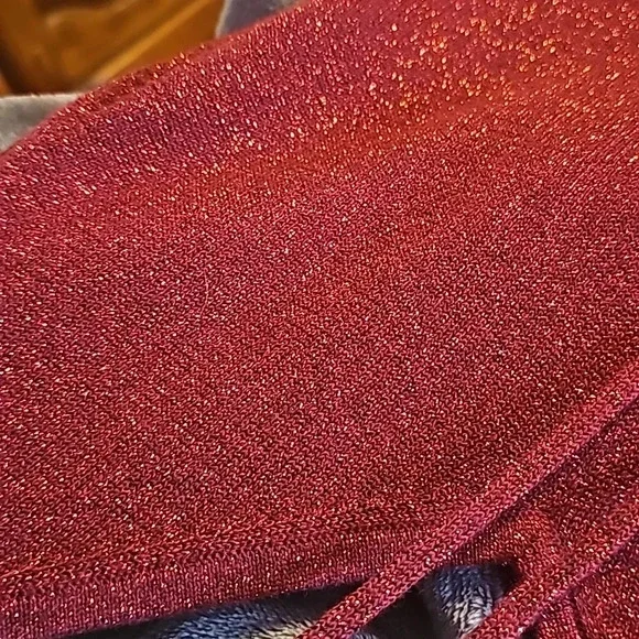 Old Navy Dark Red Sparkle V-neck Tank Top - Picture 3 of 6